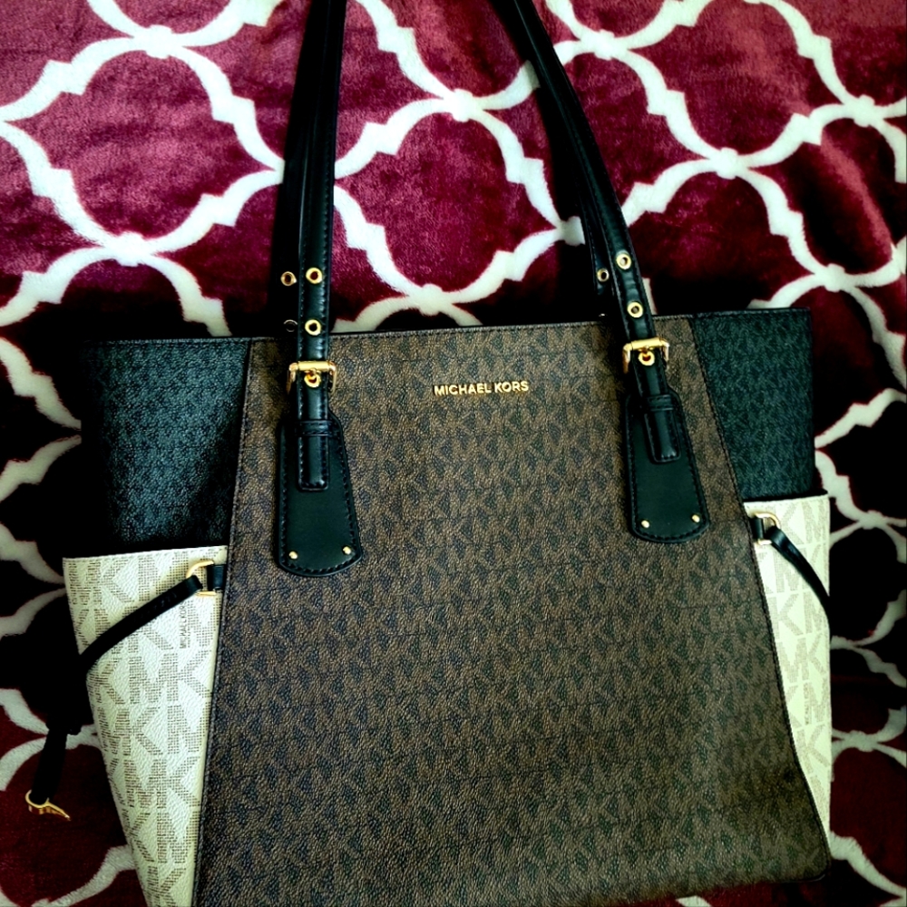 Michael Kors Voyager Tote